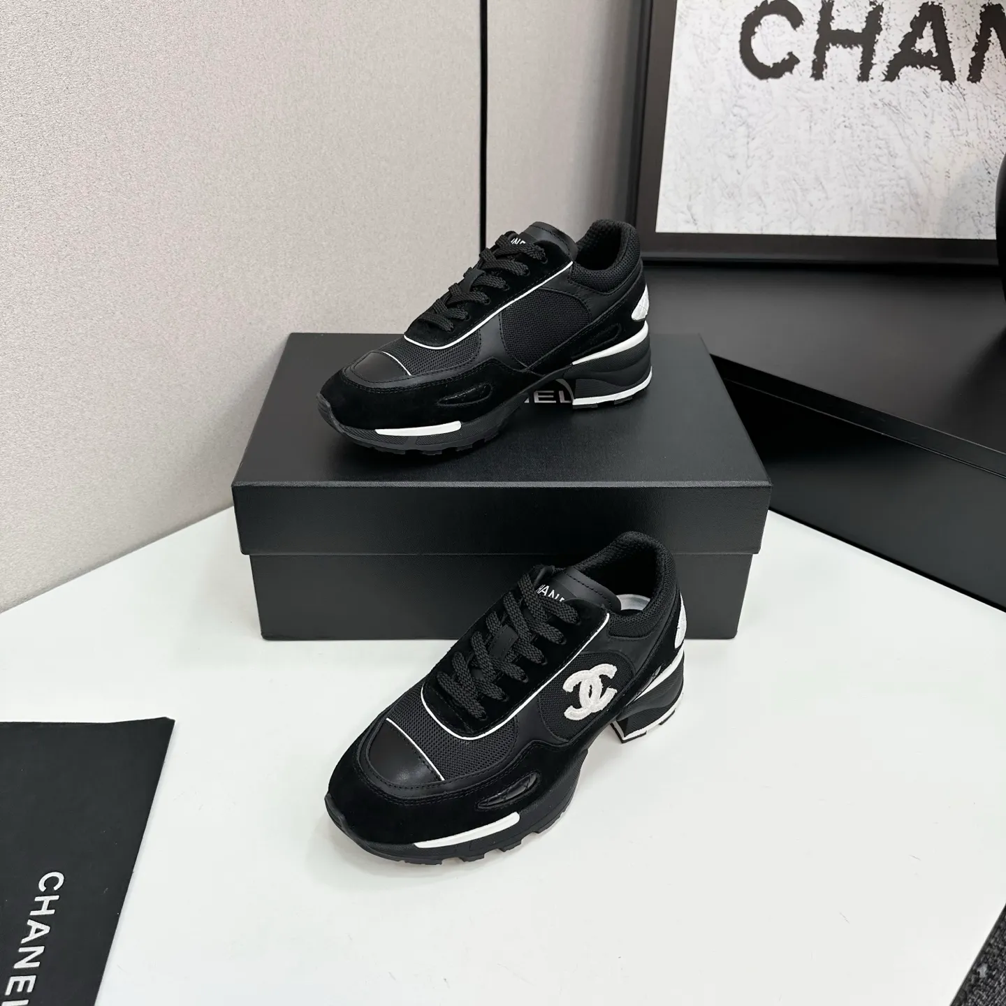 👟👟Ex-factory price 640👟👟Chanel Panda Shoes! 2025 counter's top casual sports shoes. This classic design; the upper is electro-embroidered with a variety of techniques; the outsole is fashionable and sporty; the unusual inclusion of a variety of color matching elements... The diversified mix and match is very good-looking and versatile, and can be used for leisure, fashion, sports, and outdoor... ꫛꫀꪝ Go➫ Materials: ❶Upper made of: original imported first-layer silk cowhide + original waterproof cloth + original first-layer cowhide ❷Inner lining: Original Yangli+wang ❸ Outsole based on: Original TPU combination outsole Counter boutique packaging complete set for women 35–41